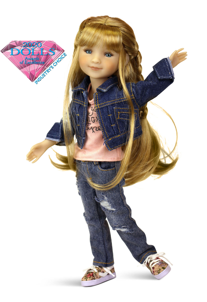 Sara wins Doll Award of Excellence! – Ruby Red Fashion Friends